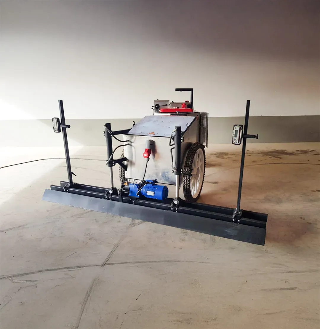 Fahrendes Gerät mit Glättwerkzeug für Böden und integriertem Steuerungssystem