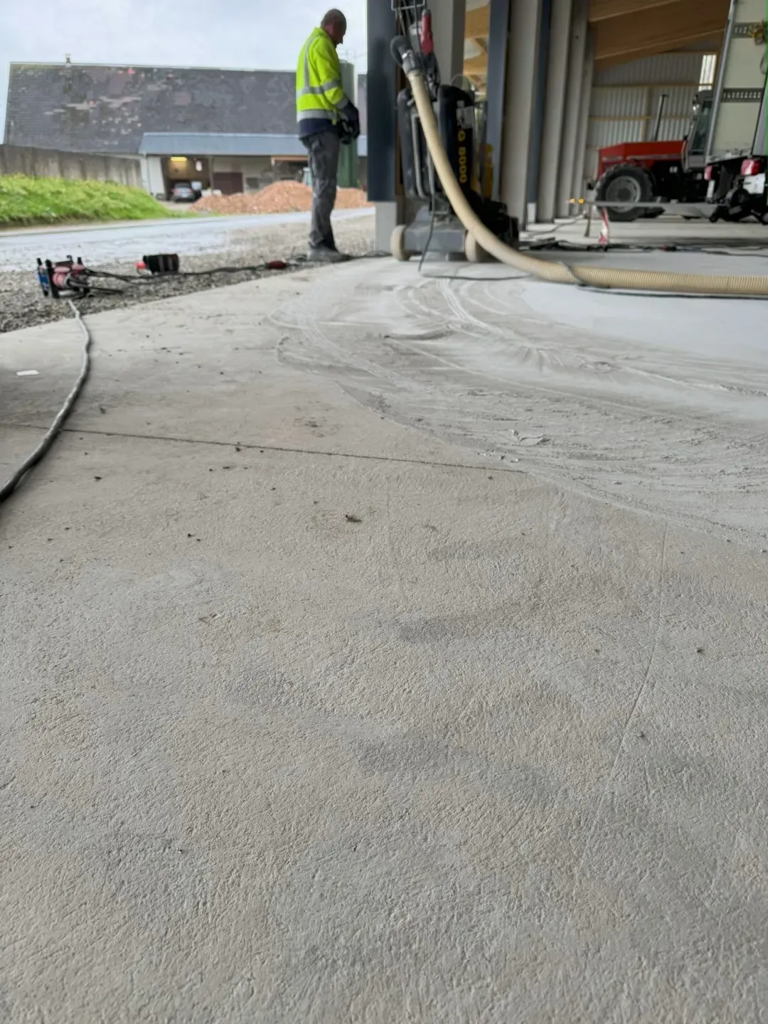 Maschinenhalle_Regenflaeche_abschleifen_4