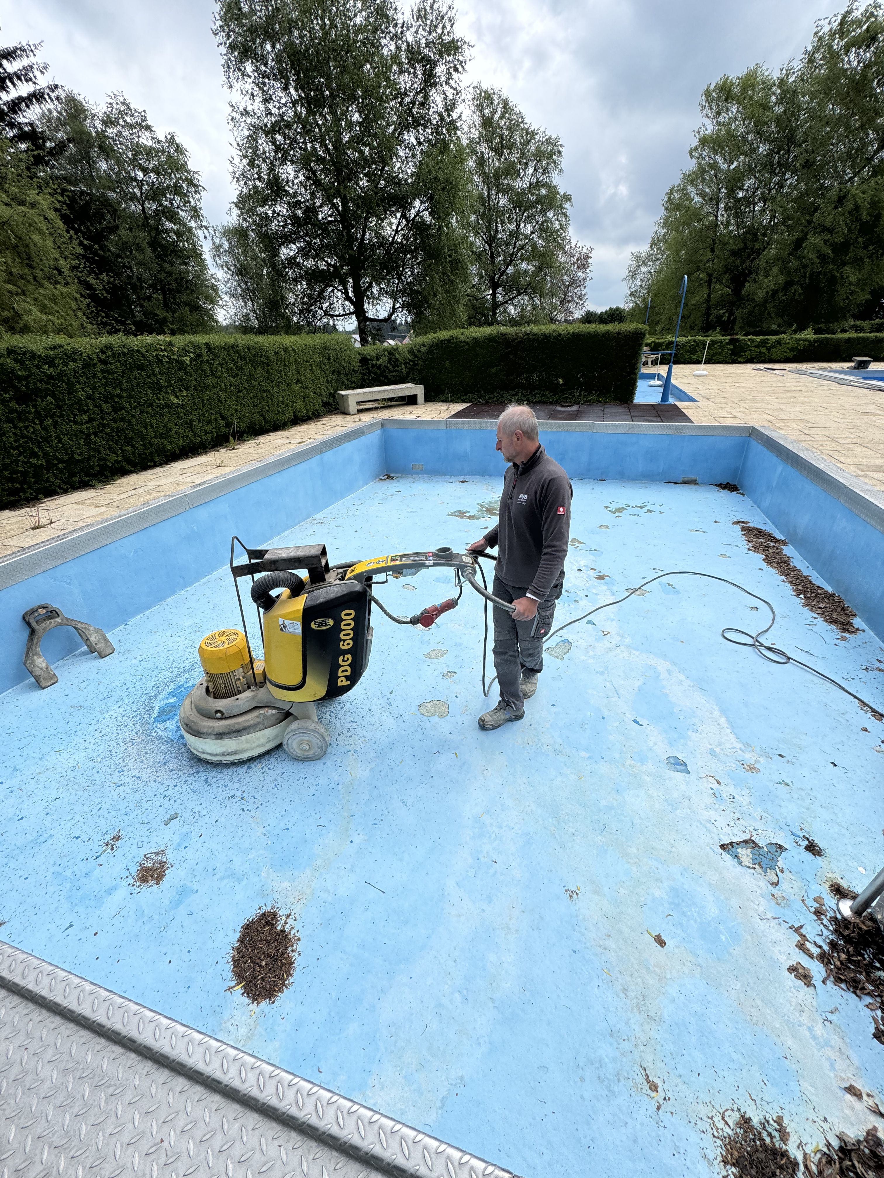 4_Neue-Beschichtung-fur-das-Freibad-in-Hauerz