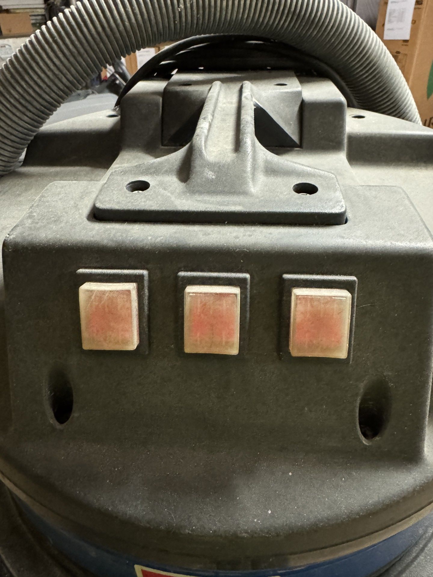 Bild von Columbus SW 53 S – leistungsstarker Industriestaubsauger (gebraucht). <a href="index.php?option=com_tags&view=tag&id[0]=26:gebraucht">Gebraucht</a>, <a href="index.php?option=com_tags&view=tag&id[0]=28:baumaschine">Baumaschine</a>