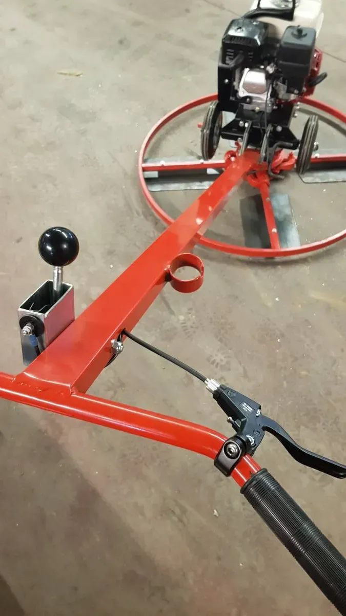 Bild von Handgeführter-Betonglätter. <a href="index.php?option=com_tags&view=tag&id[0]=18:betonglaetter">Betonglätter</a>, <a href="index.php?option=com_tags&view=tag&id[0]=19:glaettmaschine">Glättmaschine</a>, <a href="index.php?option=com_tags&view=tag&id[0]=21:schleifmaschine">Schleifmaschine</a>, <a href="index.php?option=com_tags&view=tag&id[0]=22:handgefuehrter-betonglaetter">Handgeführter Betonglätter</a>