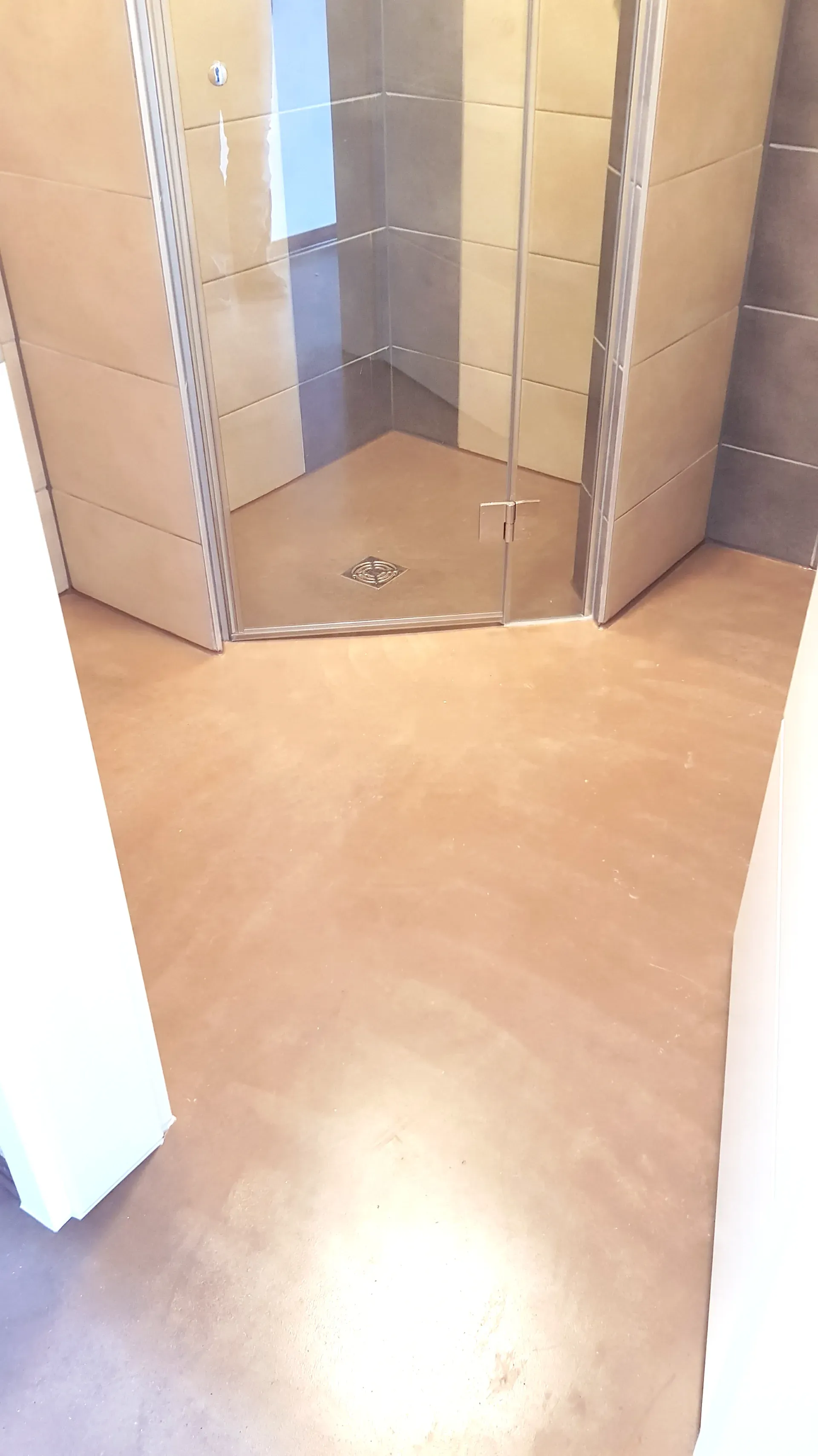 Badezimmer_Duschablauf_im_Boden_integriert