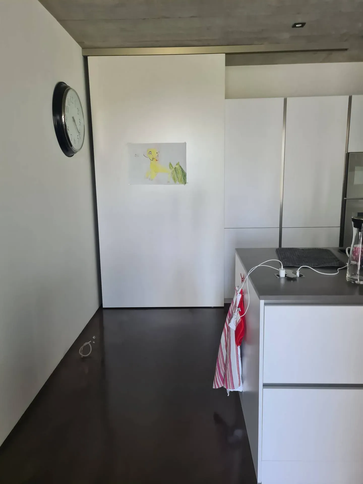 Wohnbeton_schwarz_eingefarbt_und_poliert_4