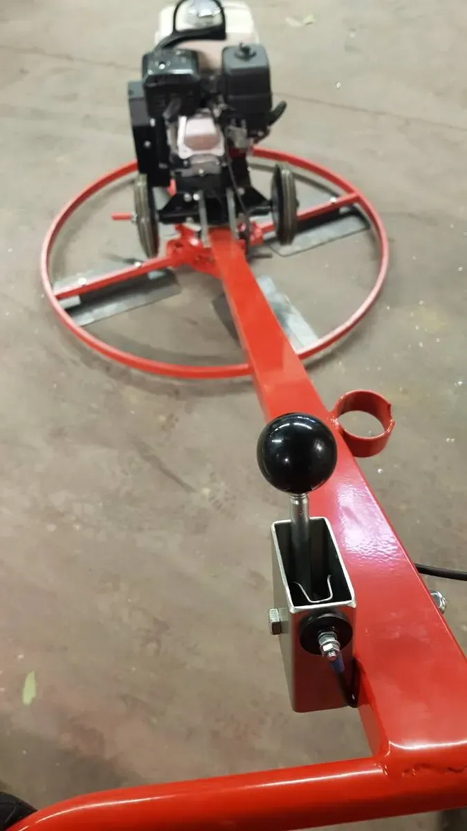 Bild von Handgeführter-Betonglätter. <a href="index.php?option=com_tags&view=tag&id[0]=18:betonglaetter">Betonglätter</a>, <a href="index.php?option=com_tags&view=tag&id[0]=19:glaettmaschine">Glättmaschine</a>, <a href="index.php?option=com_tags&view=tag&id[0]=21:schleifmaschine">Schleifmaschine</a>, <a href="index.php?option=com_tags&view=tag&id[0]=22:handgefuehrter-betonglaetter">Handgeführter Betonglätter</a>