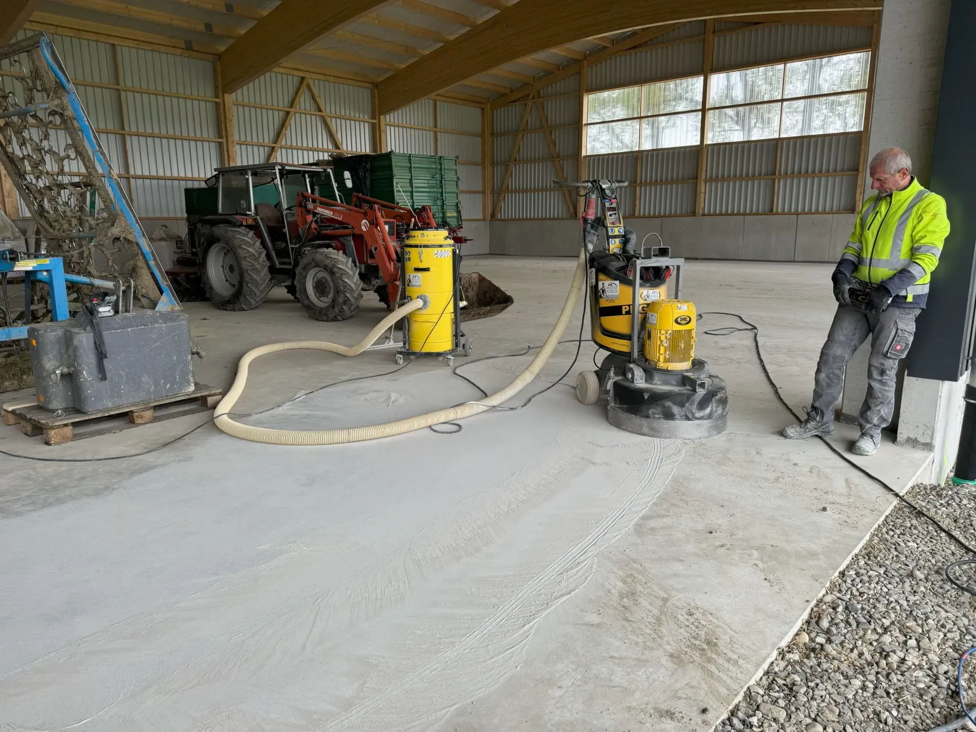 Maschinenhalle_Regenflaeche_abschleifen