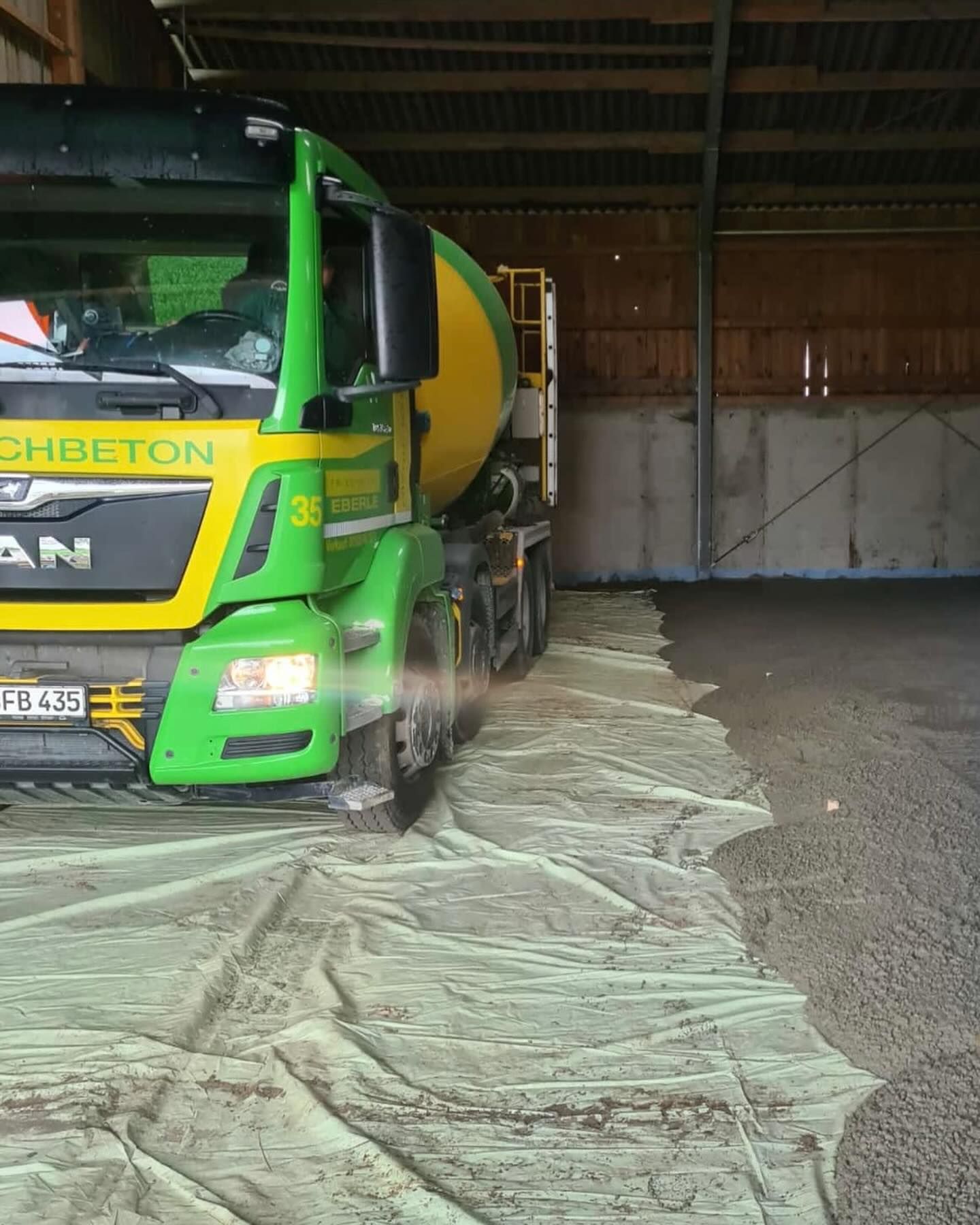 Robuster Hallenboden für die Landwirtschaft

Für diesen Hallenboden haben wir alles aus einer Hand…